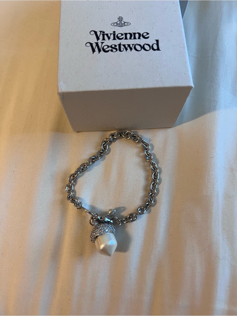Vivienne Westwood Acorn Lucille Pearl Drop Cluster Bracelet - Picture 3 of 6